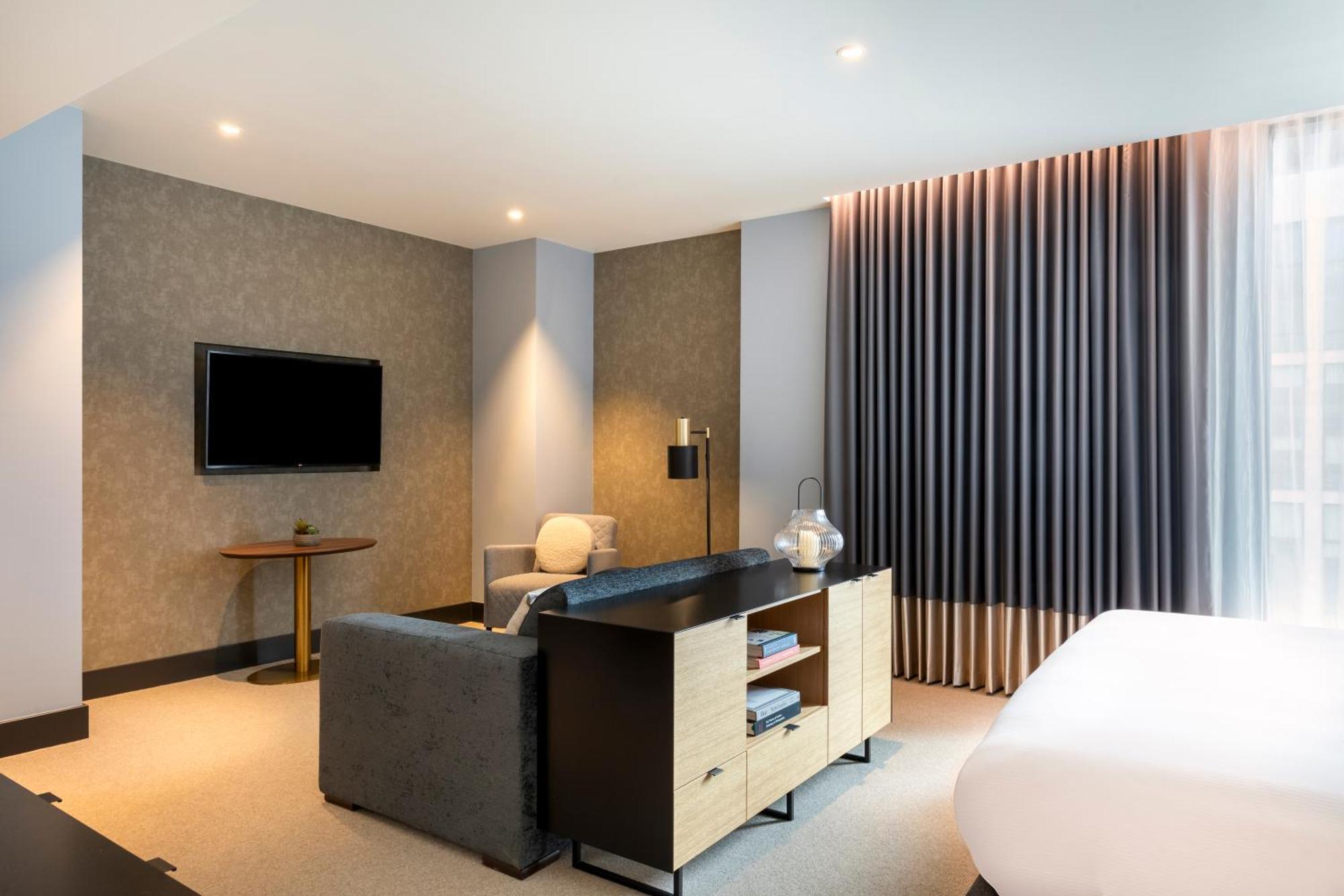 Hilton Woking Hotel Екстериор снимка