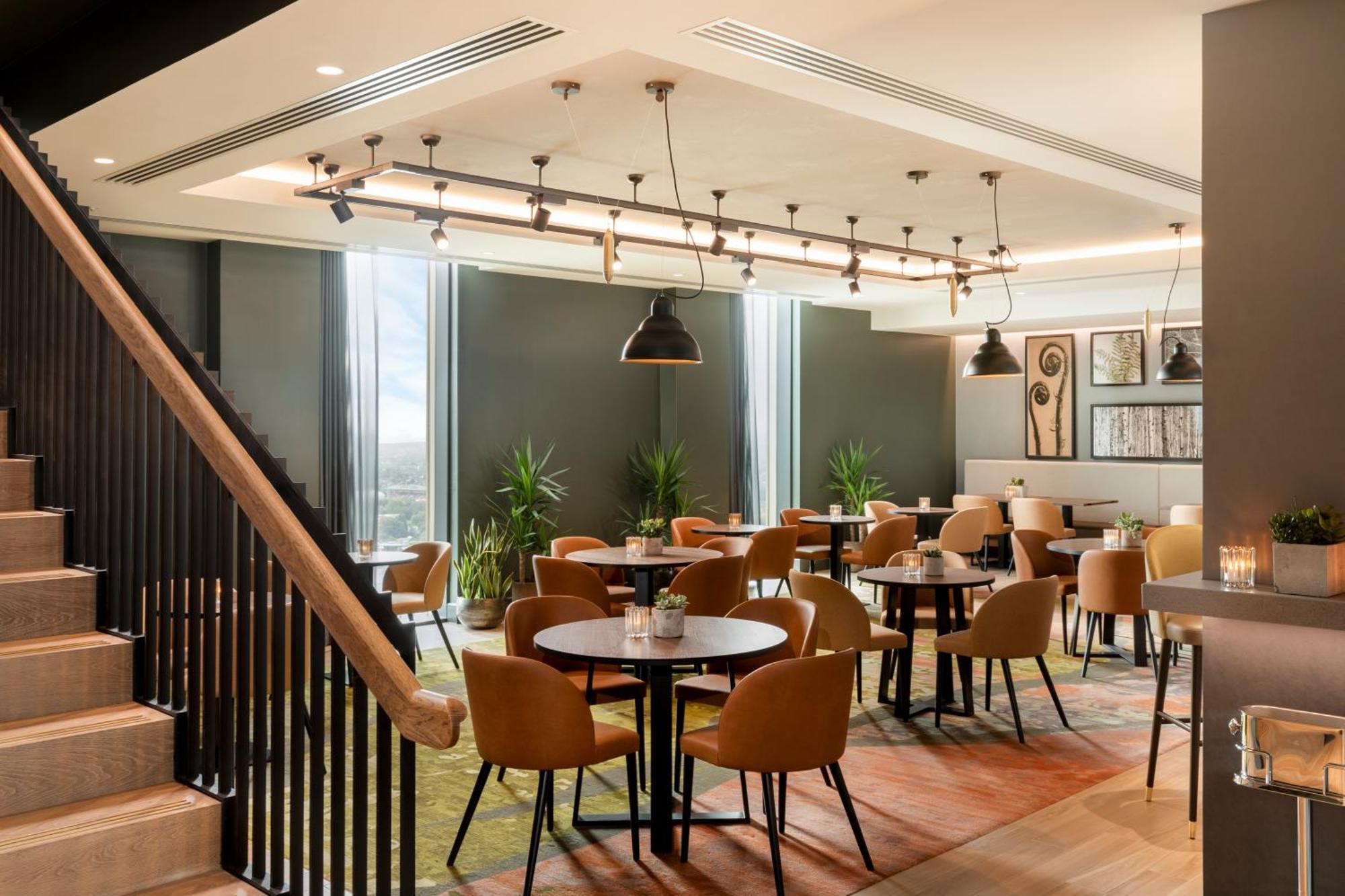 Hilton Woking Hotel Екстериор снимка