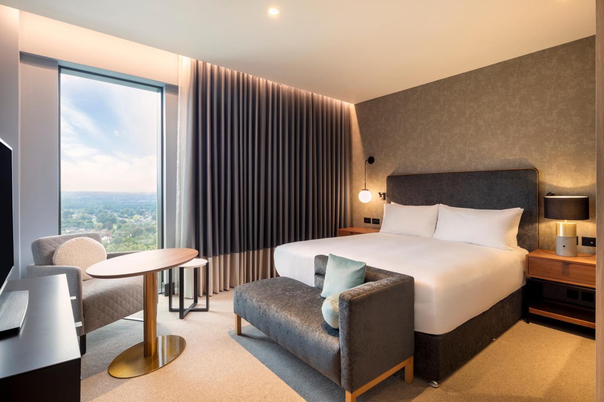 Hilton Woking Hotel Екстериор снимка