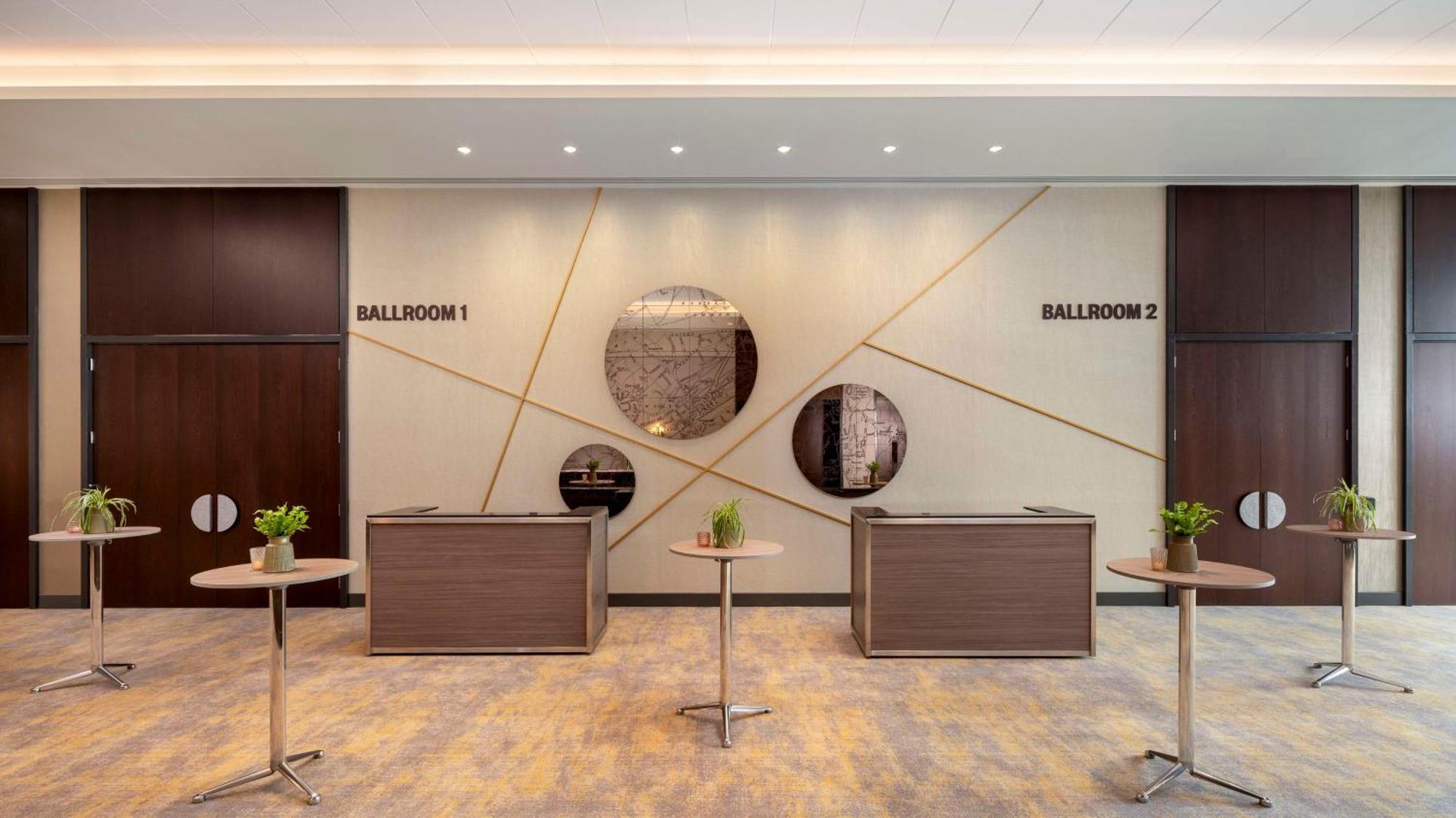 Hilton Woking Hotel Екстериор снимка