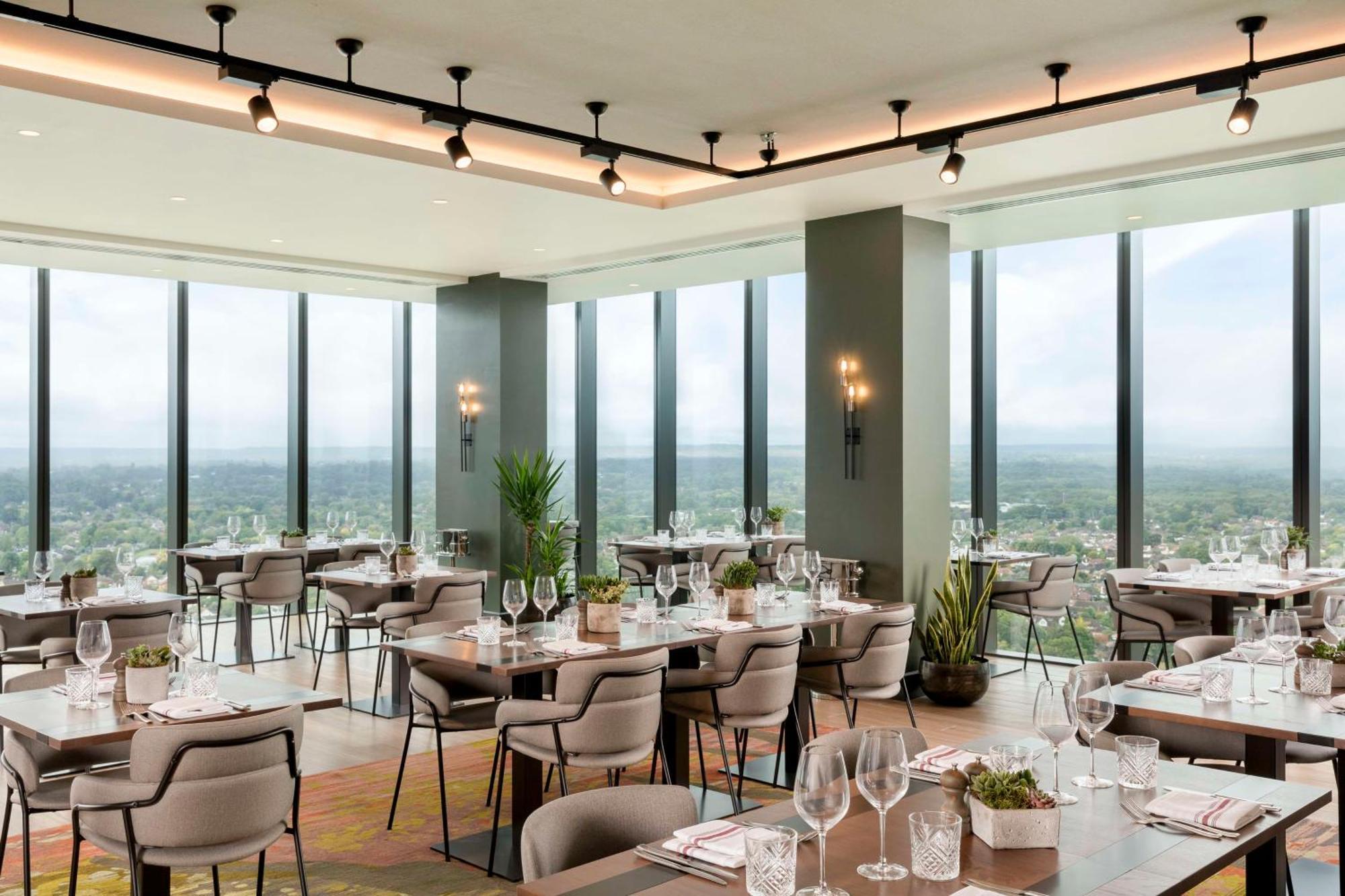Hilton Woking Hotel Екстериор снимка