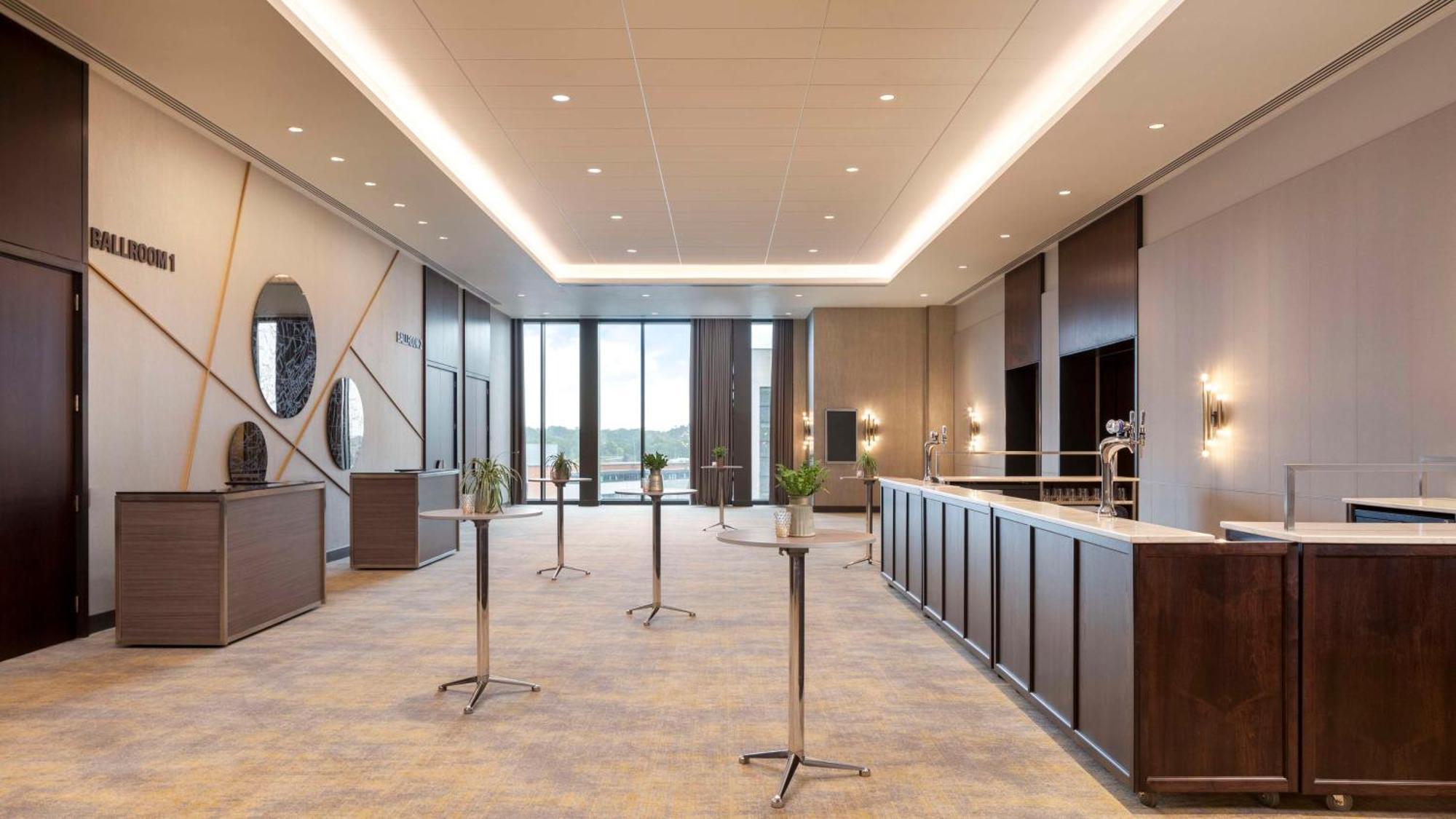 Hilton Woking Hotel Екстериор снимка