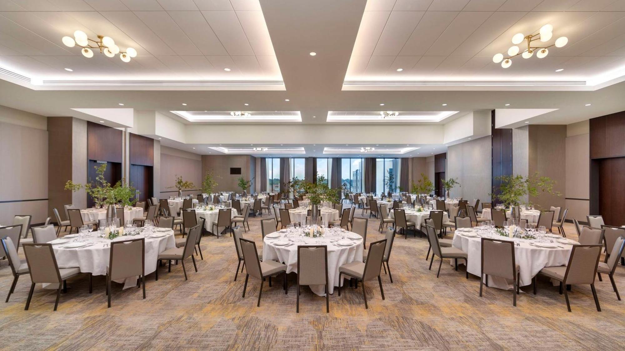 Hilton Woking Hotel Екстериор снимка