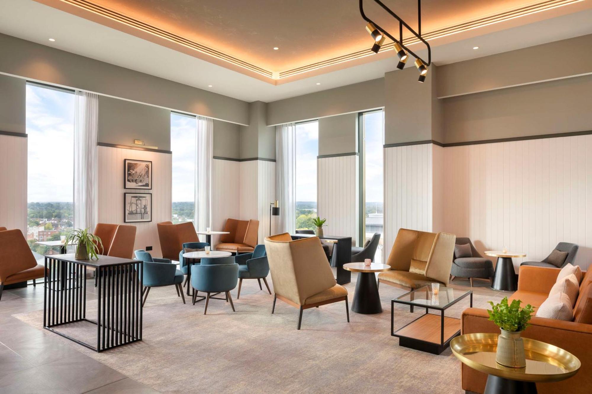 Hilton Woking Hotel Екстериор снимка
