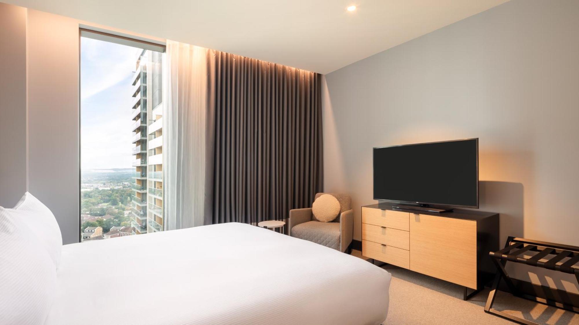 Hilton Woking Hotel Екстериор снимка