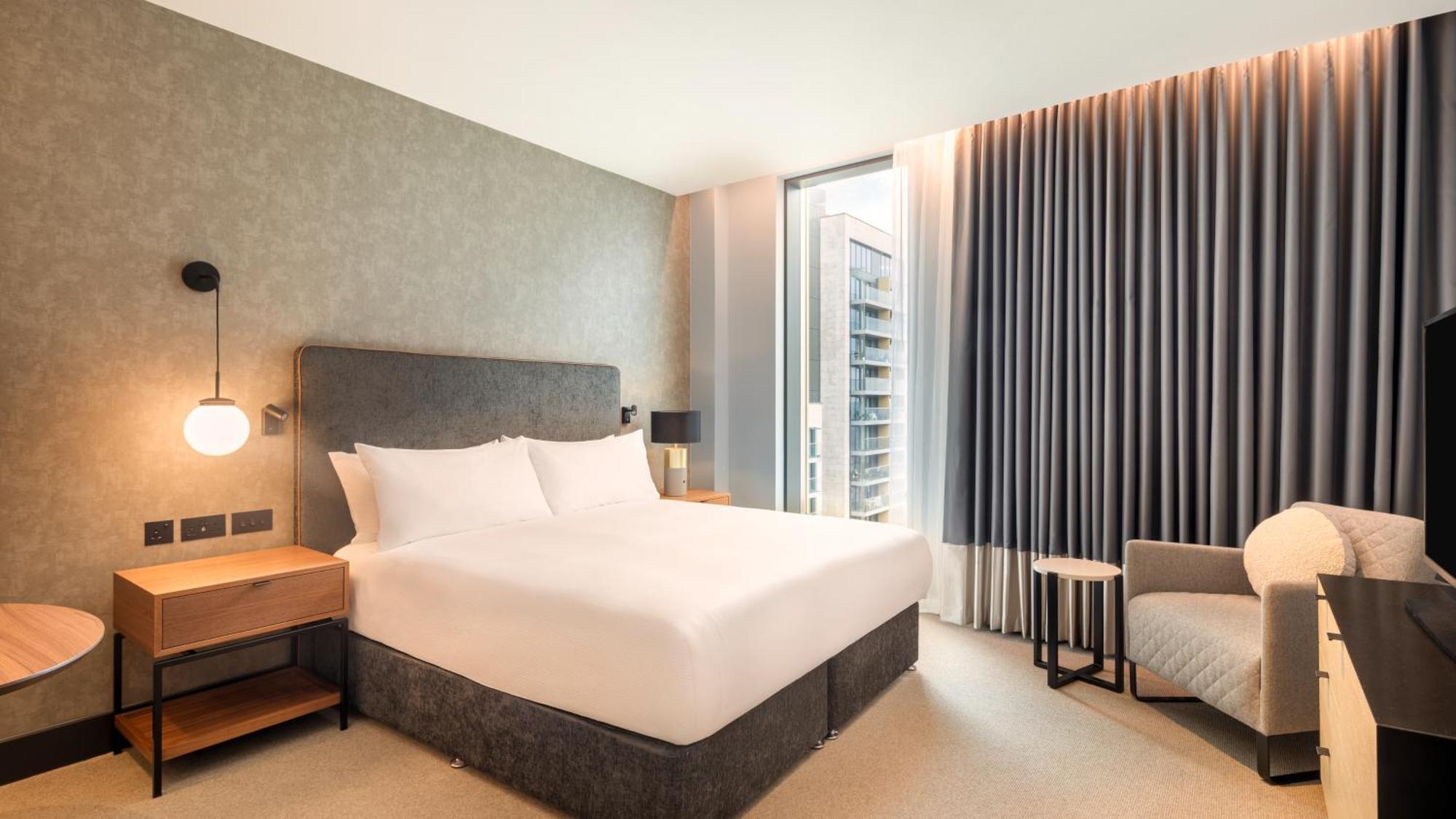 Hilton Woking Hotel Екстериор снимка