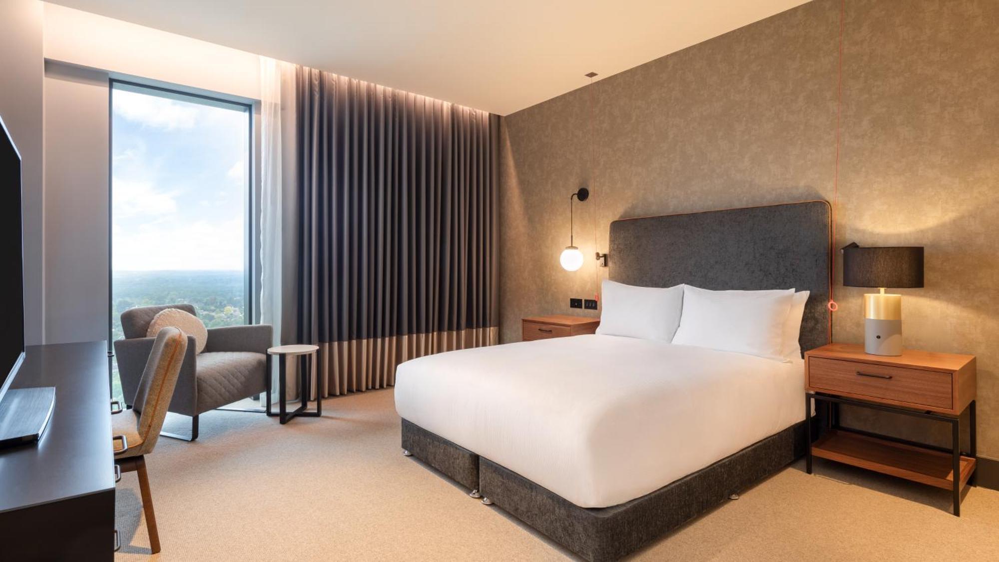 Hilton Woking Hotel Екстериор снимка