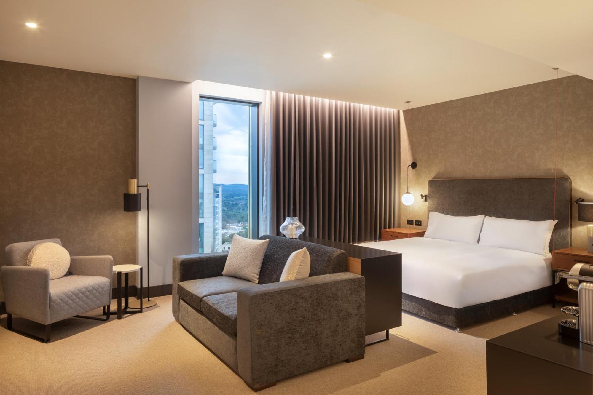 Hilton Woking Hotel Екстериор снимка