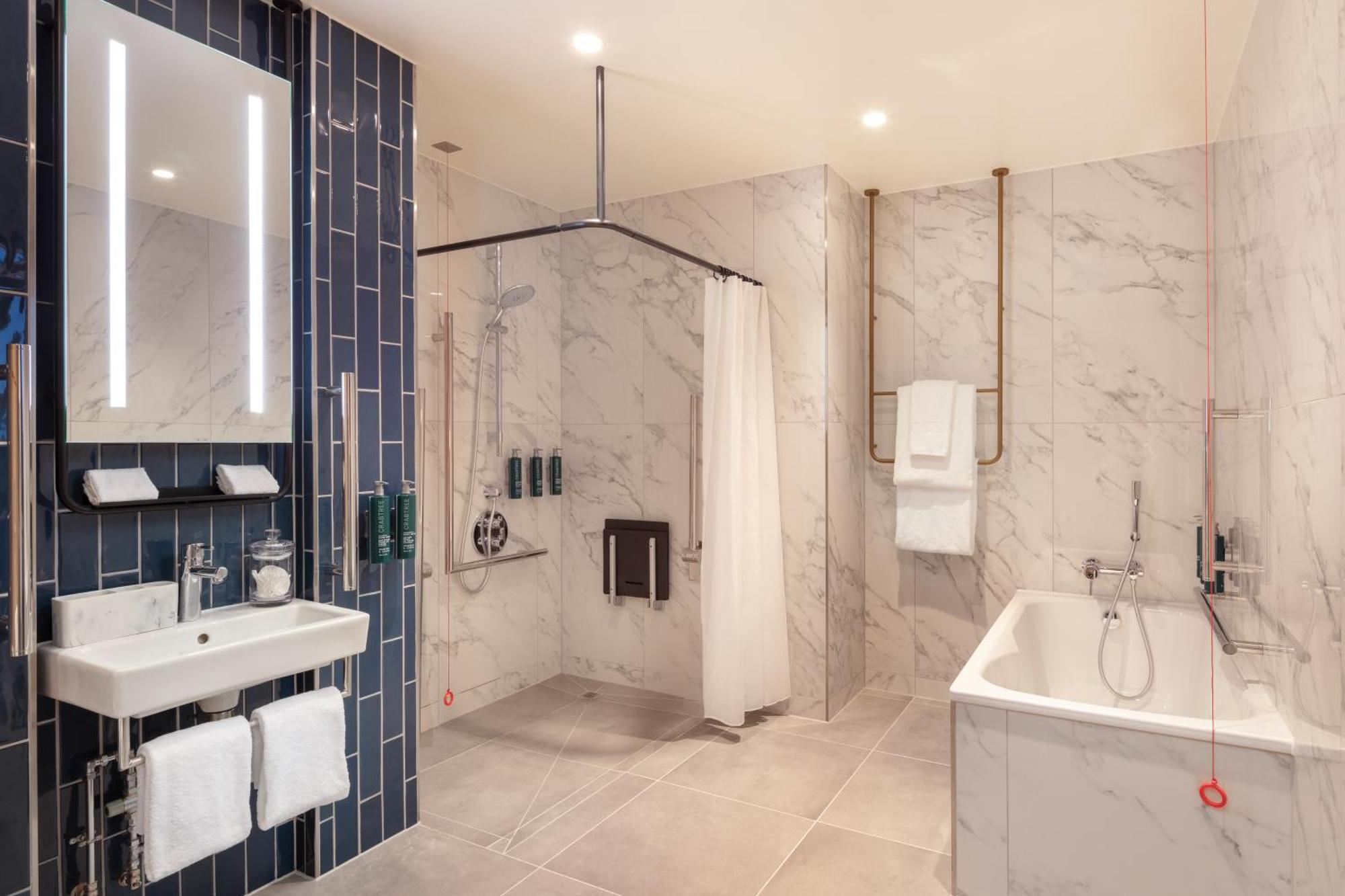 Hilton Woking Hotel Екстериор снимка