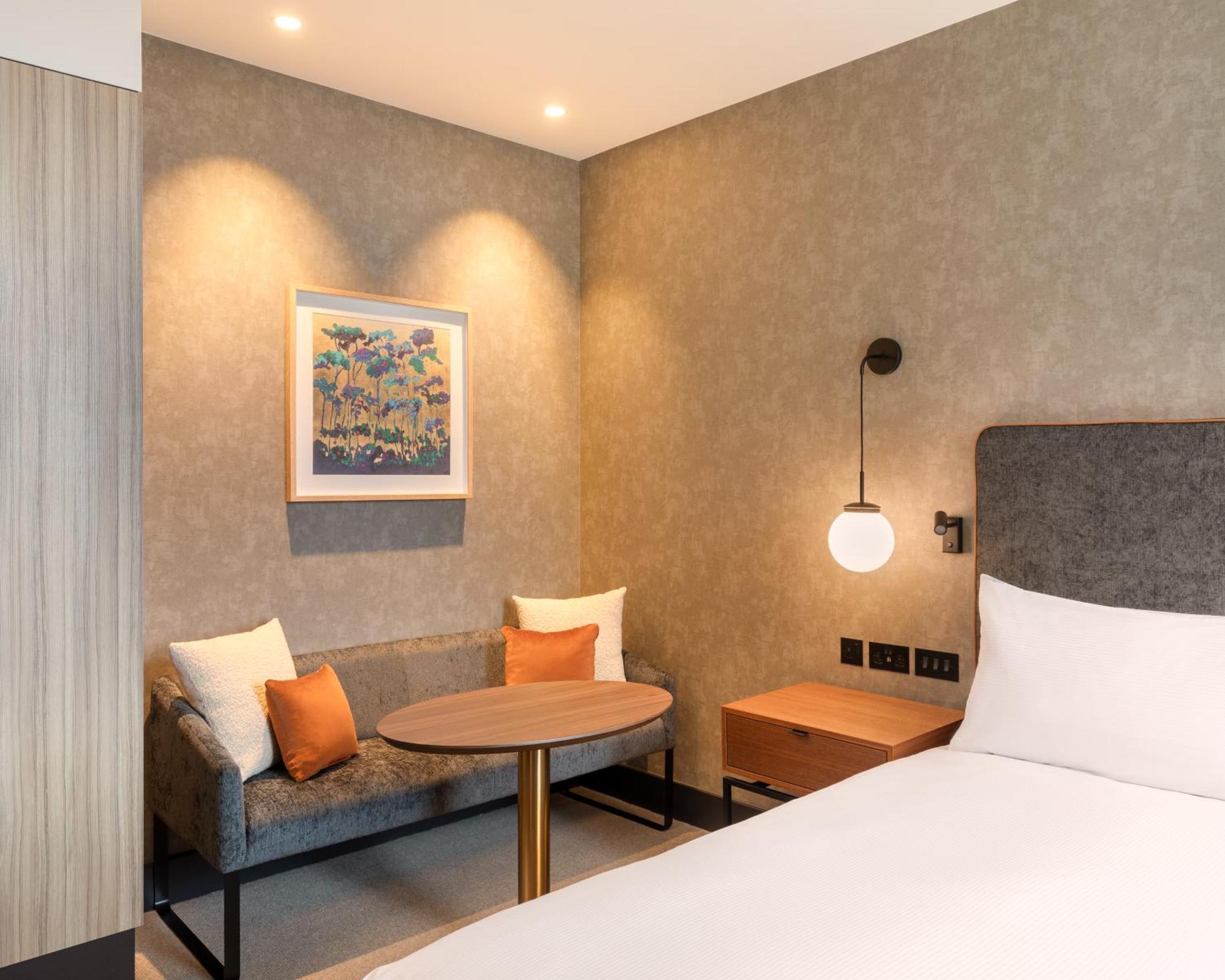 Hilton Woking Hotel Екстериор снимка