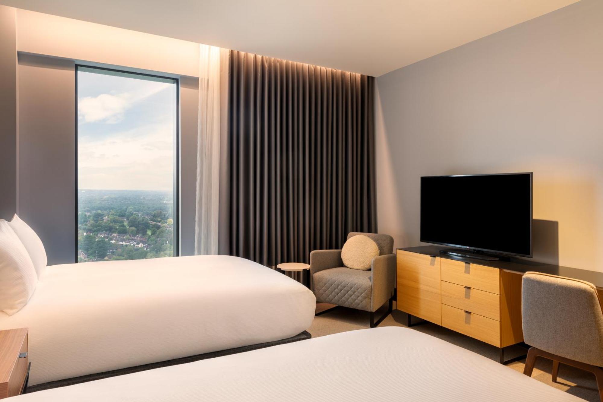 Hilton Woking Hotel Екстериор снимка