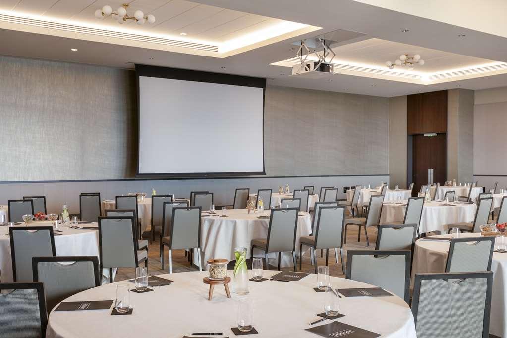 Hilton Woking Hotel Съоръжения снимка