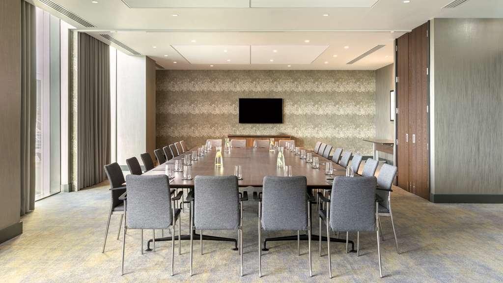 Hilton Woking Hotel Съоръжения снимка