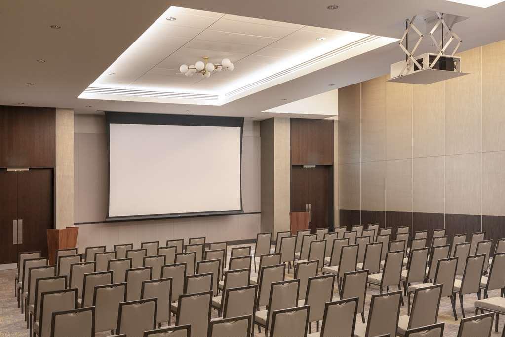 Hilton Woking Hotel Съоръжения снимка