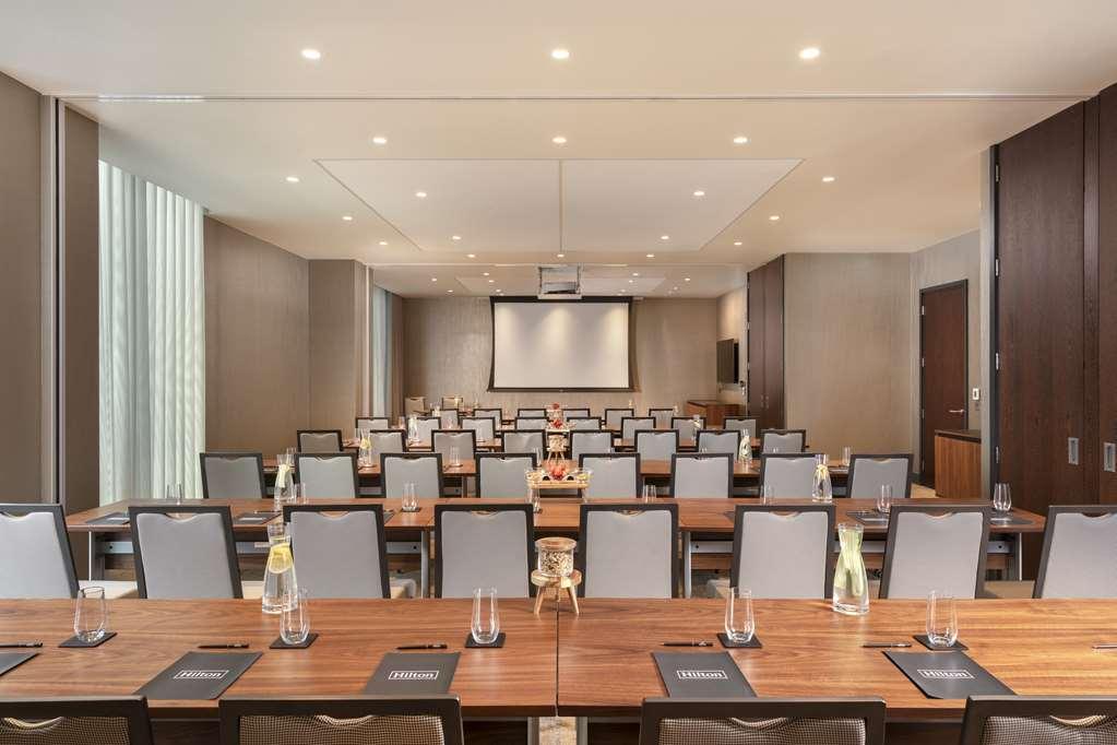 Hilton Woking Hotel Съоръжения снимка