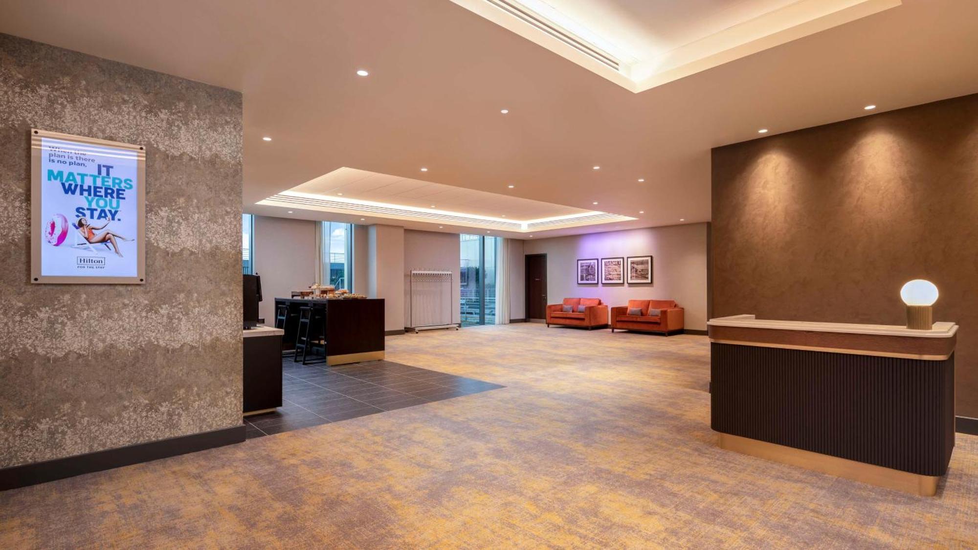 Hilton Woking Hotel Екстериор снимка