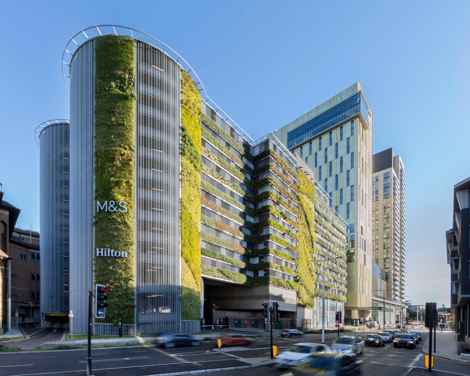 Hilton Woking Hotel Екстериор снимка
