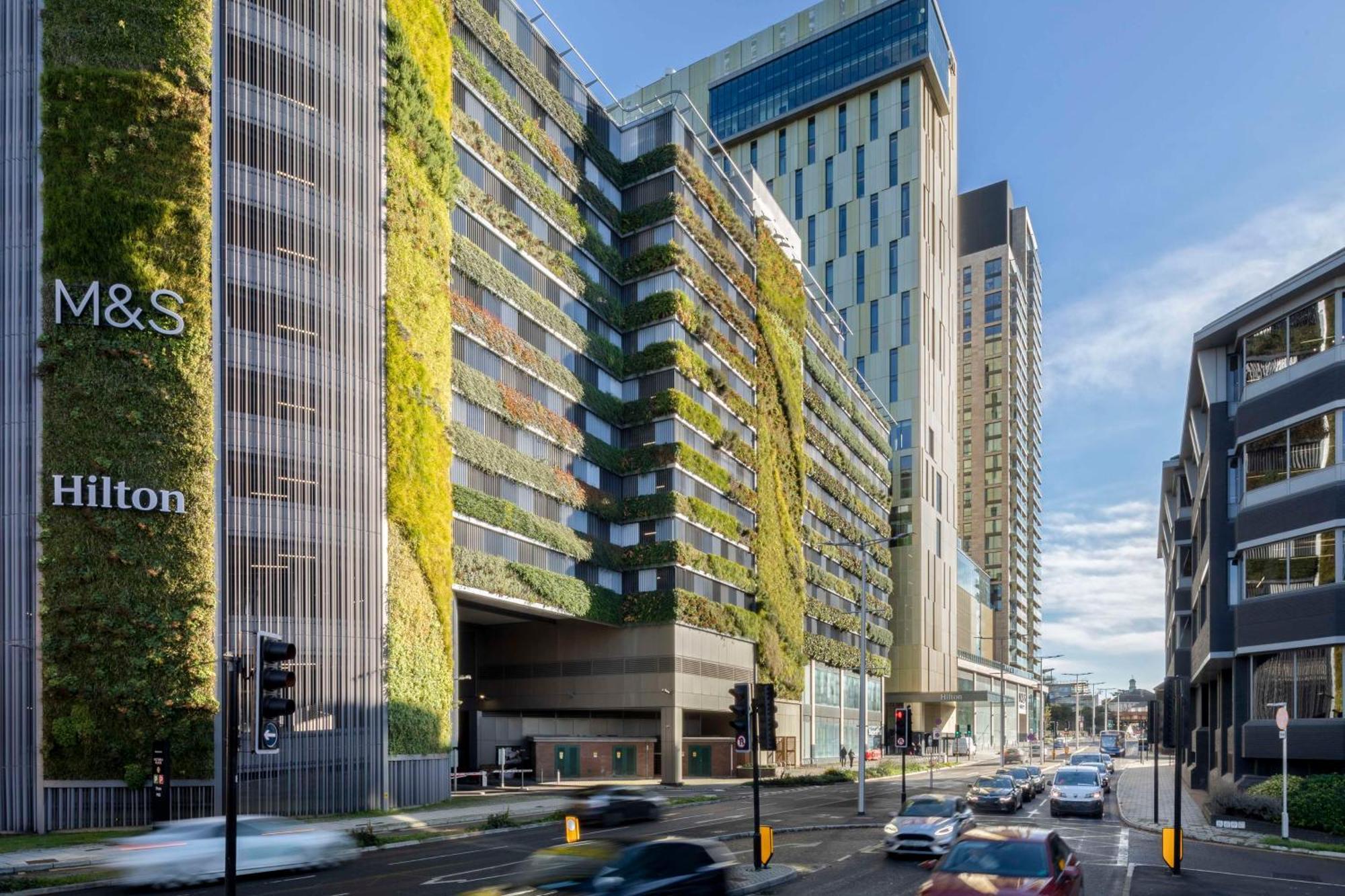 Hilton Woking Hotel Екстериор снимка